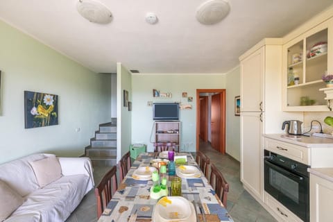 House, 3 Bedrooms, Smoking, Balcony | Dining