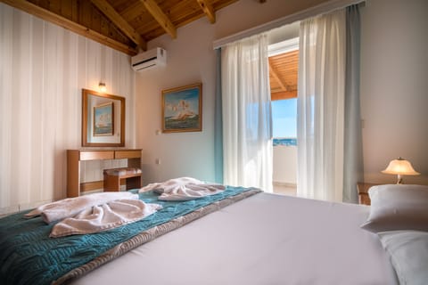 Suite (Aristotelis) | Desk, soundproofing, iron/ironing board, free WiFi