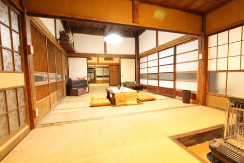 Apartment | 3 bedrooms, desk, blackout drapes, iron/ironing board
