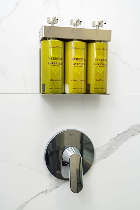 Deluxe Room, 1 King Bed, Accessible, Bathtub (Mobility & Hearing) | Bathroom | Shower, eco-friendly toiletries, hair dryer