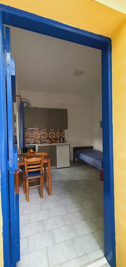 Economy Studio (#3) | Free WiFi, bed sheets