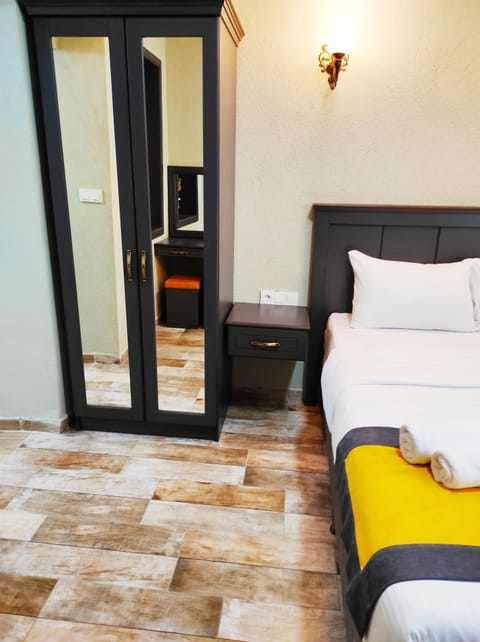 Deluxe Room | 1 bedroom, Frette Italian sheets, premium bedding, in-room safe