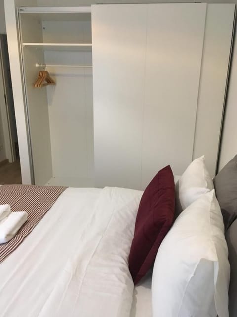 Luxury Apartment, 2 Bedrooms, Kitchen | 2 bedrooms, laptop workspace, iron/ironing board, free WiFi