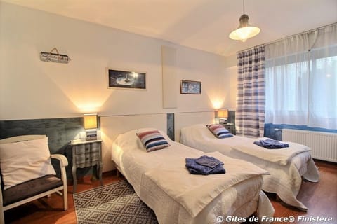 Standard Twin Room (Cap à l'ouest) | Individually decorated, individually furnished, desk, iron/ironing board