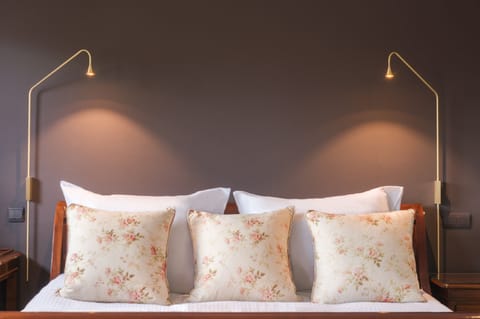 Heritage Room | Hypo-allergenic bedding, minibar, in-room safe, individually decorated