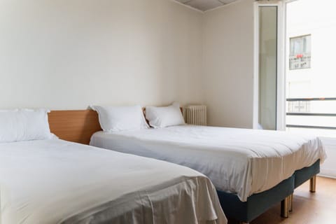 Triple Room | Desk, free WiFi, bed sheets