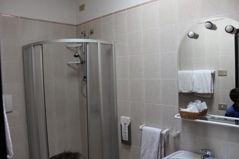 Double or Twin Room | Bathroom | Shower, hair dryer, towels