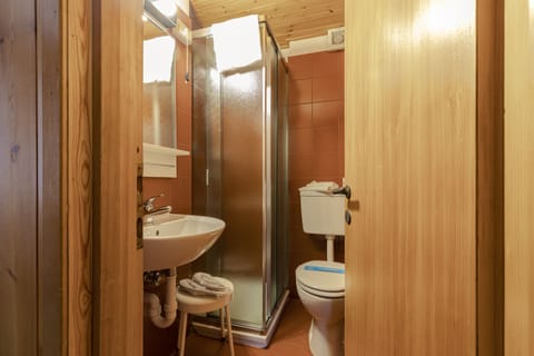 Shower, free toiletries, hair dryer, slippers