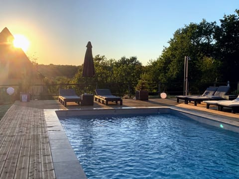 Seasonal outdoor pool, pool umbrellas, sun loungers