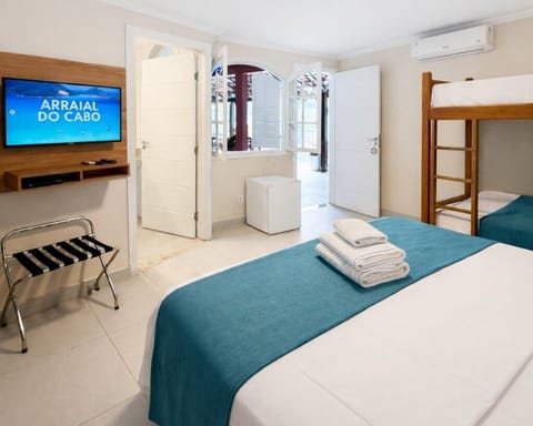 Family Quadruple Room | Iron/ironing board, bed sheets