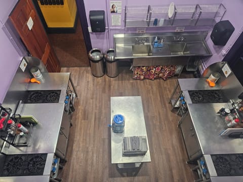 Exclusive Quadruple Room | Shared kitchen facilities | Shared fridge, microwave, stovetop, toaster