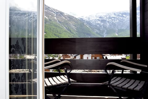 Superior Suite, Balcony, Mountain View | Mountain view