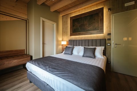 Superior Double Room | Down comforters, minibar, desk, soundproofing