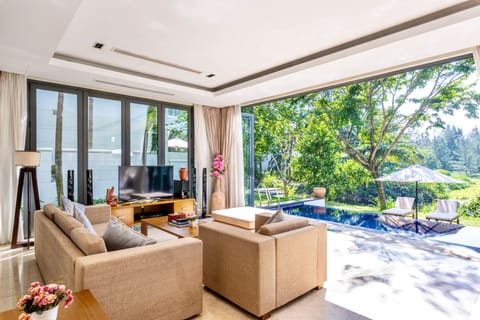Family Villa, 3 Bedrooms, Golf View | Living room | Smart TV