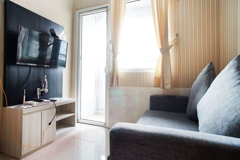Room | Living room | 32-inch TV with satellite channels