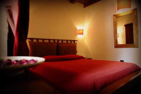 Minibar, desk, soundproofing, free cribs/infant beds