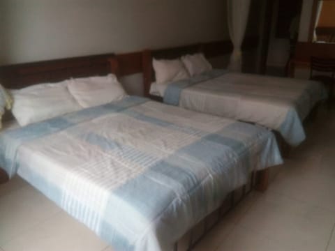 Twin Room | Desk, iron/ironing board, free WiFi, bed sheets