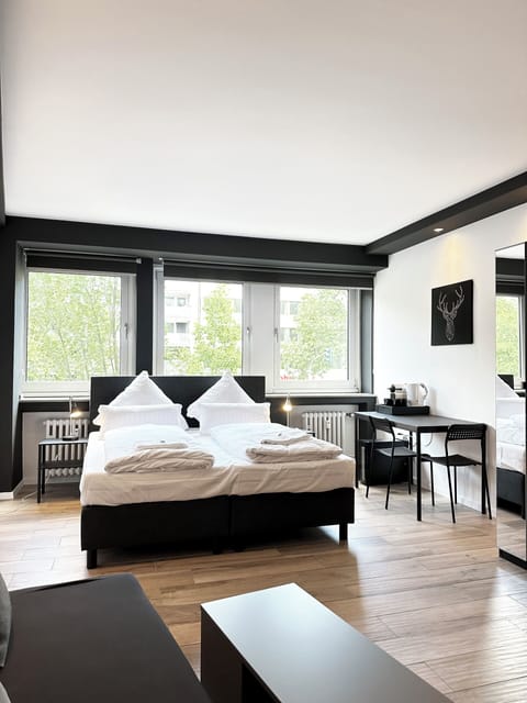 Standard Triple Room with shared bathroom | Hypo-allergenic bedding, desk, laptop workspace, soundproofing