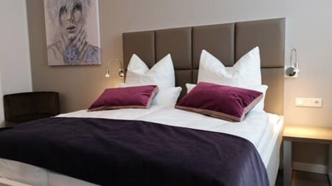 Double Room (with air conditioning) | Hypo-allergenic bedding, desk, laptop workspace, blackout drapes