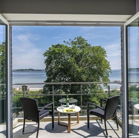 Deluxe Double Room | Hypo-allergenic bedding, minibar, in-room safe, desk