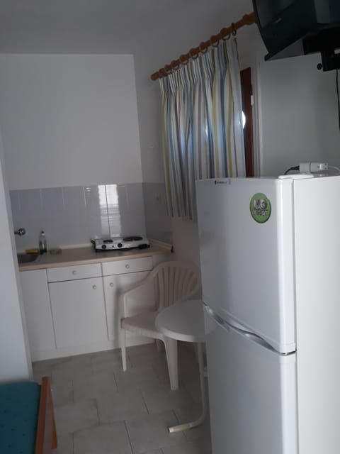 Studio | 10 bedrooms, blackout drapes, soundproofing, iron/ironing board