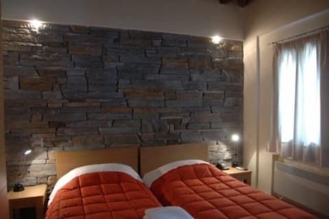 Deluxe Double Room, 2 Twin Beds, Non Smoking, Mountain View | In-room safe, desk, blackout drapes, soundproofing