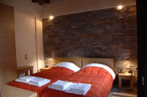 Deluxe Double Room, 2 Twin Beds, Non Smoking, Mountain View | In-room safe, desk, blackout drapes, soundproofing