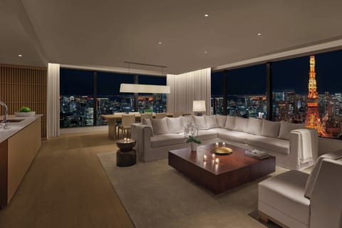 Penthouse, 1 King Bed, Tower (View) | Minibar, in-room safe, desk, iron/ironing board