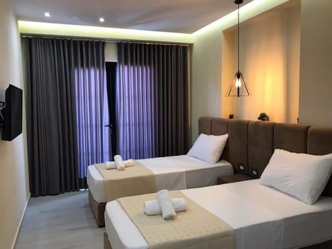 Minibar, desk, soundproofing, free WiFi