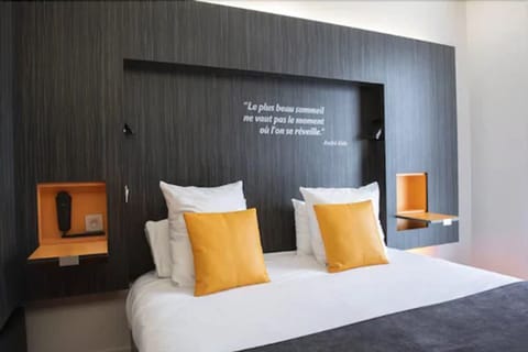 Comfort Double Room for 1 or 2 people  | Premium bedding, individually decorated, individually furnished, desk