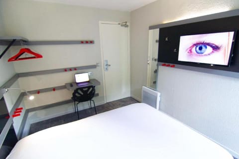 Double Room | Desk, blackout drapes, free cribs/infant beds, rollaway beds