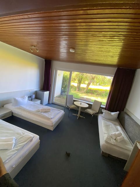 Basic Triple Room | Desk, free WiFi, wheelchair access