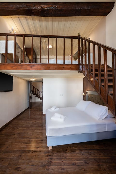 Family Suite, Harbor View | Hypo-allergenic bedding, in-room safe, laptop workspace, blackout drapes