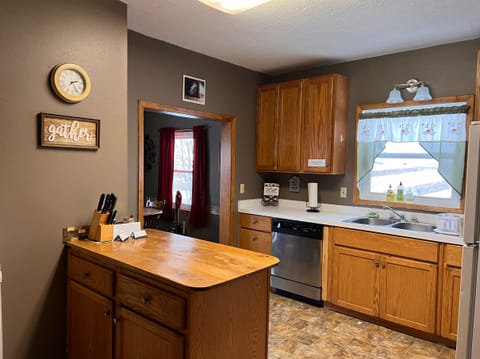 Standard House, 3 Bedrooms, Non Smoking (Betts Farmhouse, Kitchen) | Private kitchen | Cookware/dishes/utensils