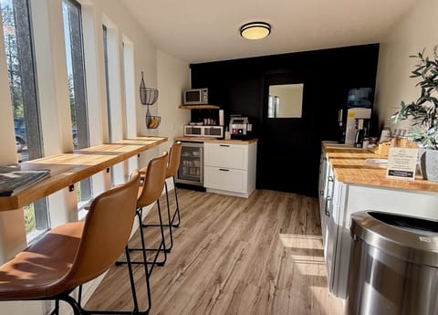 Free daily continental breakfast