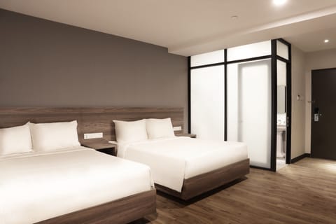 Family Room | Desk, free WiFi, bed sheets