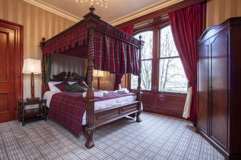 House | 7 bedrooms, iron/ironing board, free WiFi, bed sheets