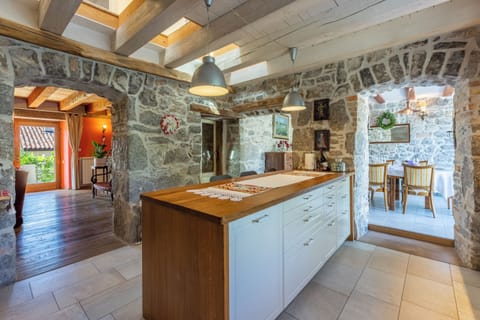 House | Private kitchen | Fridge, microwave, oven, stovetop