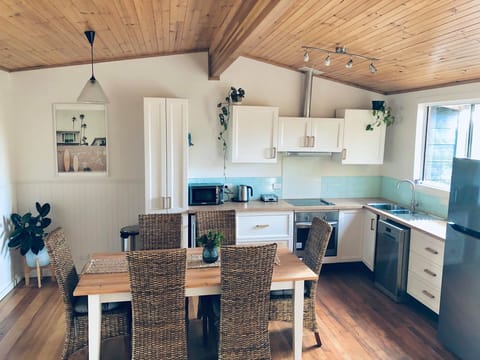 House, 1 Bedroom | Private kitchen | Full-size fridge, microwave, oven, stovetop