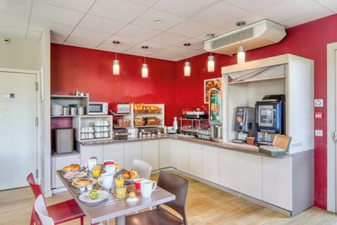 Daily buffet breakfast (EUR 9.90 per person)