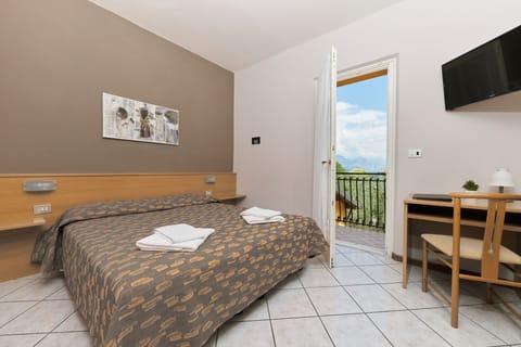 In-room safe, desk, soundproofing, free WiFi