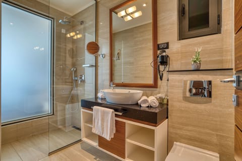 Standard Double Room, 1 Queen Bed, Sea View, Sea Facing | Bathroom | Shower, hair dryer, slippers, towels