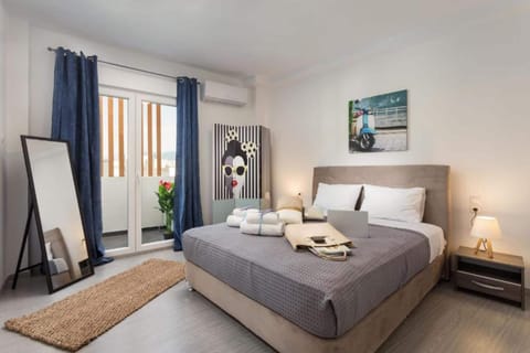 Deluxe Apartment | Individually decorated, individually furnished, blackout drapes