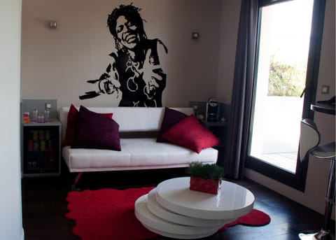 Suite, Terrace, River View | Living area | 92-cm LED TV with digital channels, TV