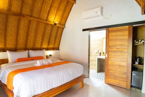 Premium bedding, pillowtop beds, minibar, in-room safe