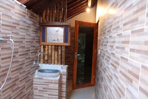 Deluxe Bungalow, Garden View | Bathroom | Shower, free toiletries, towels