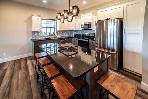 Presidential House, Fireplace, Golf View | Private kitchen | Full-size fridge, oven, stovetop, dishwasher