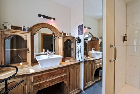 Double Room (Harmonie) | Bathroom sink