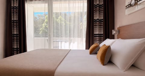 Superior Room, Terrace | Premium bedding, in-room safe, desk, blackout drapes