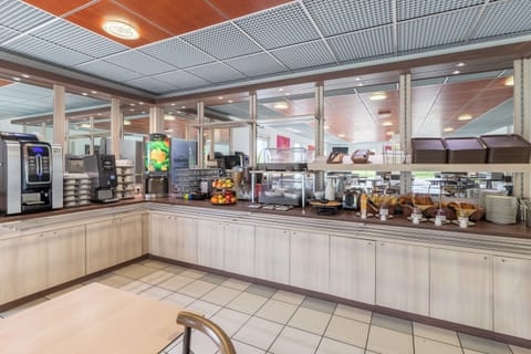 Daily buffet breakfast (EUR 9.90 per person)